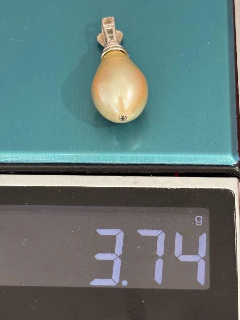 白蝶バロック南洋真珠　乳白色(ニュウハクショク)カラーペンダント新品（N602）