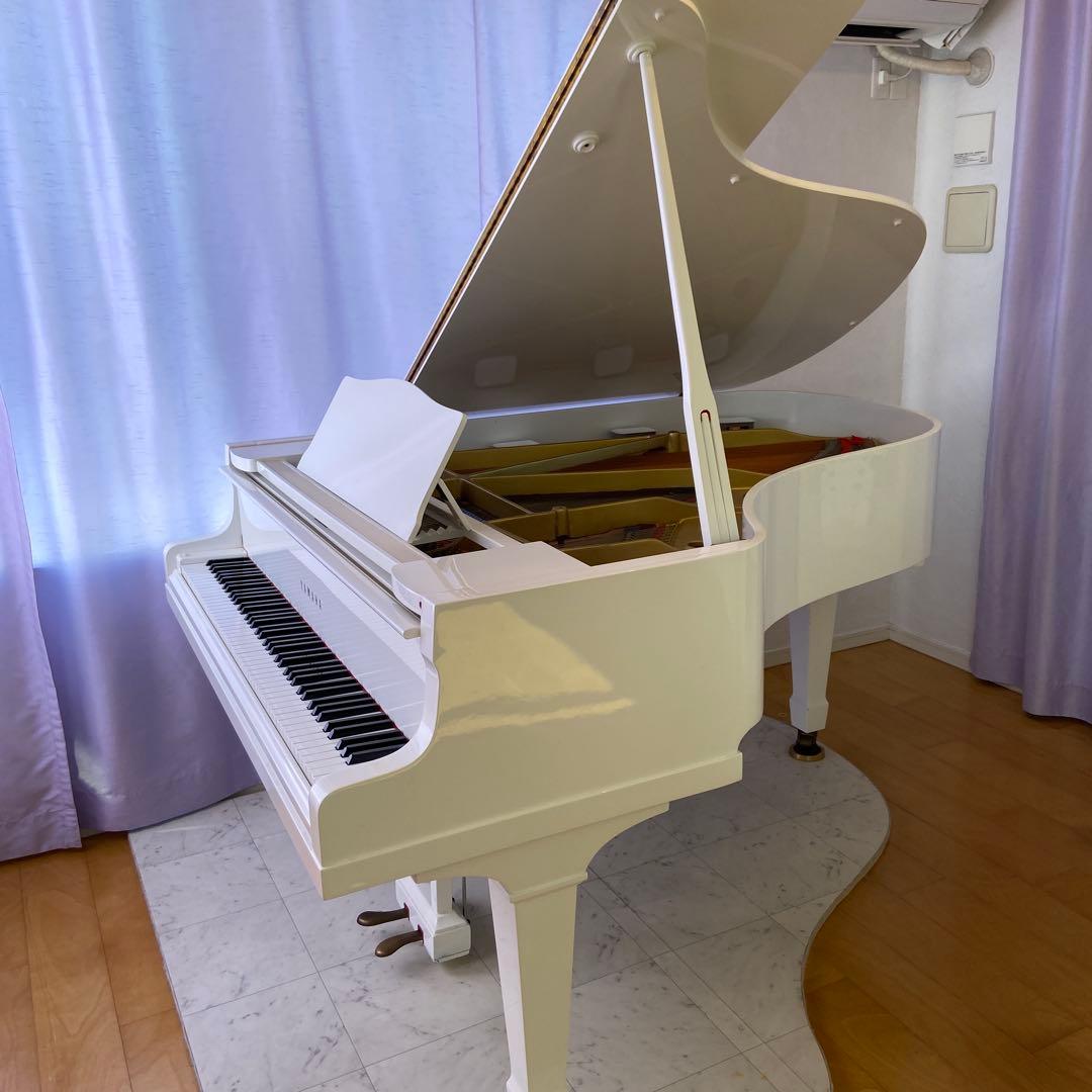 お値下げしましたYAMAHAグランドピアノホワイト88鍵盤　防音パネル付き