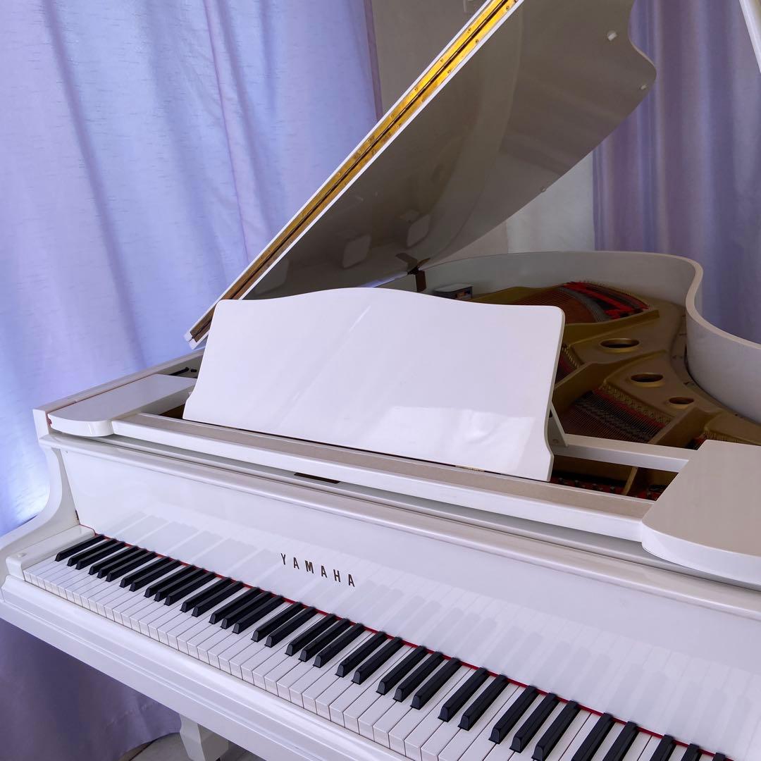 お値下げしましたYAMAHAグランドピアノホワイト88鍵盤　防音パネル付き
