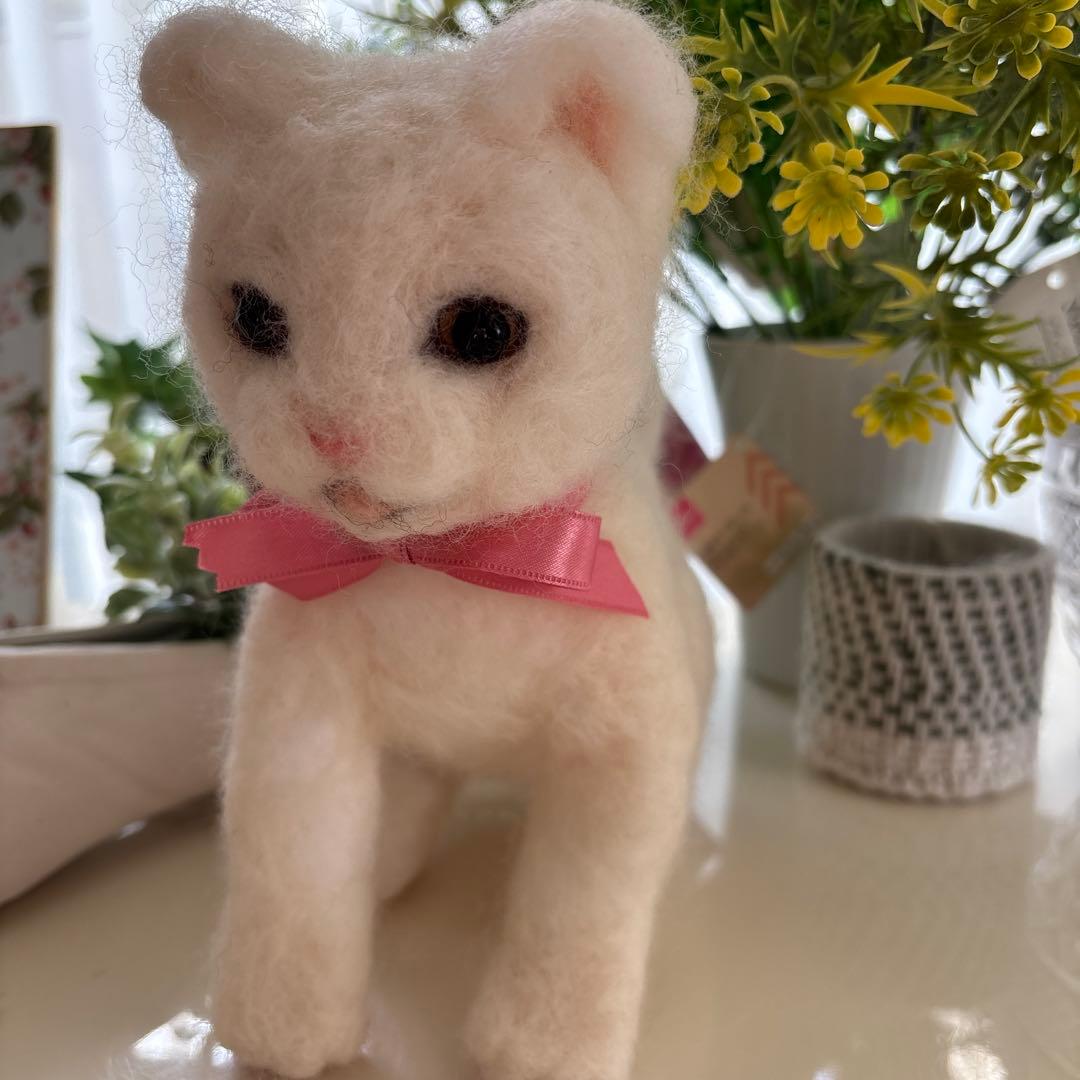 羊毛フェルト 白い猫 ぬいぐるみ
