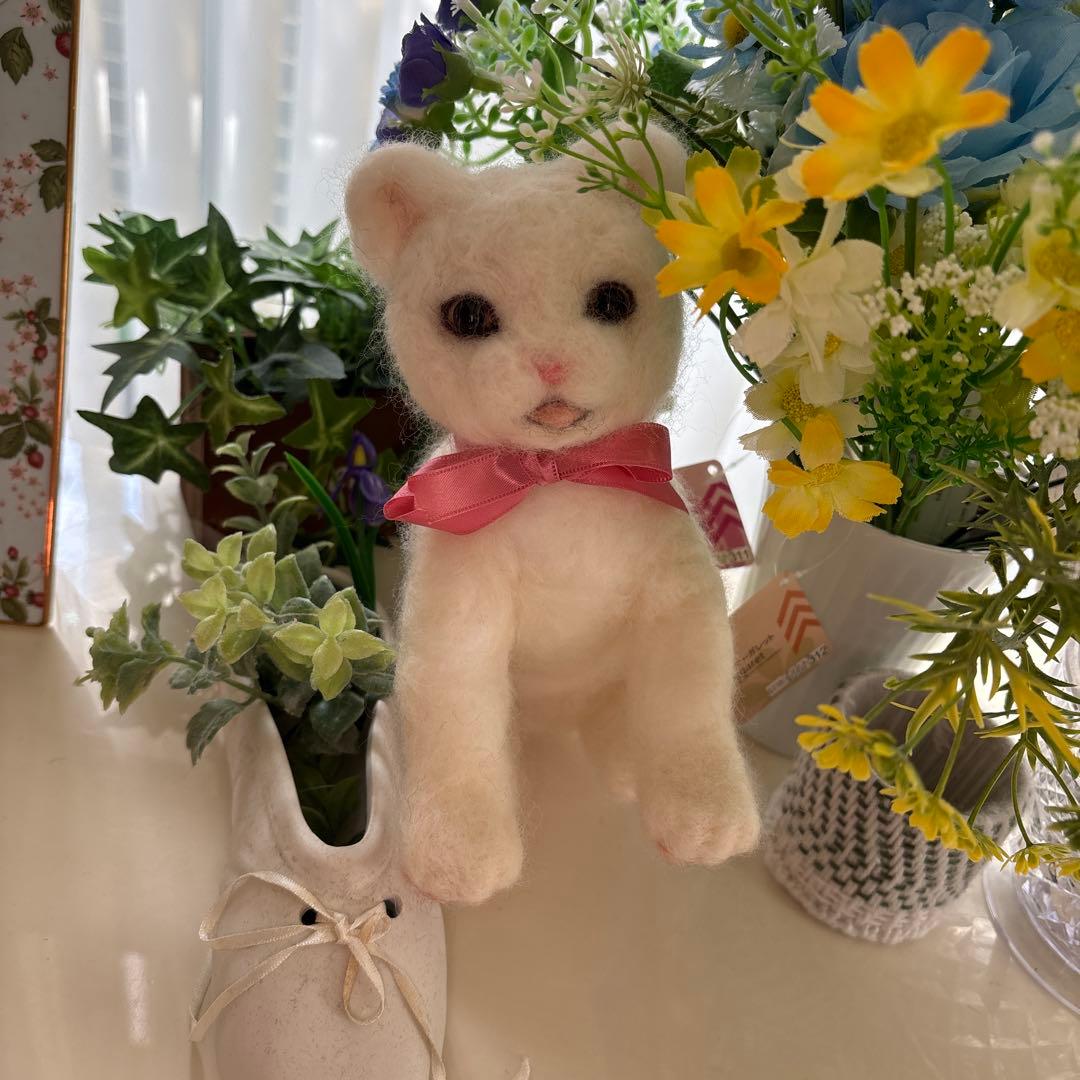 羊毛フェルト 白い猫 ぬいぐるみ