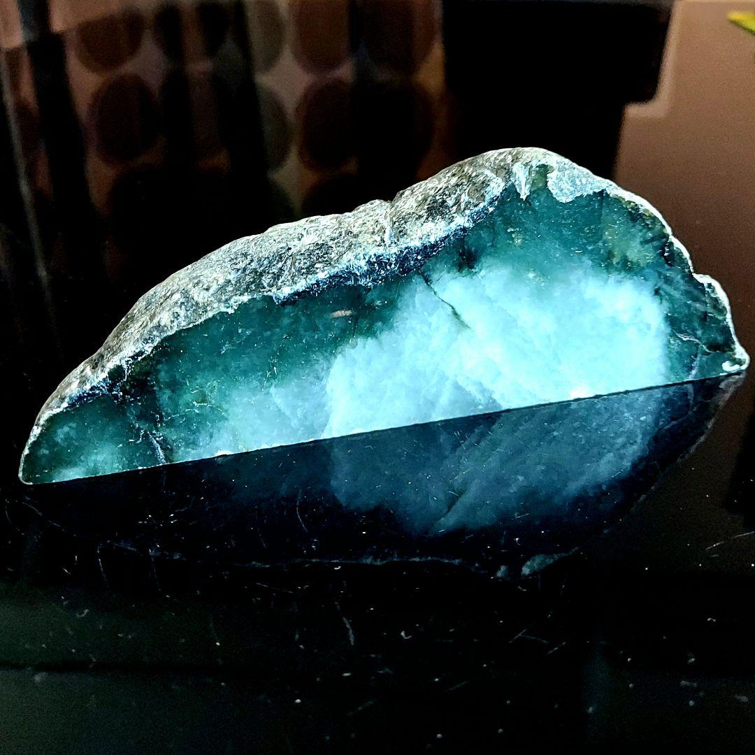 渋かっこいい模様に迫力の大きさの JADEITE 本翡翠 原石 2面磨き453