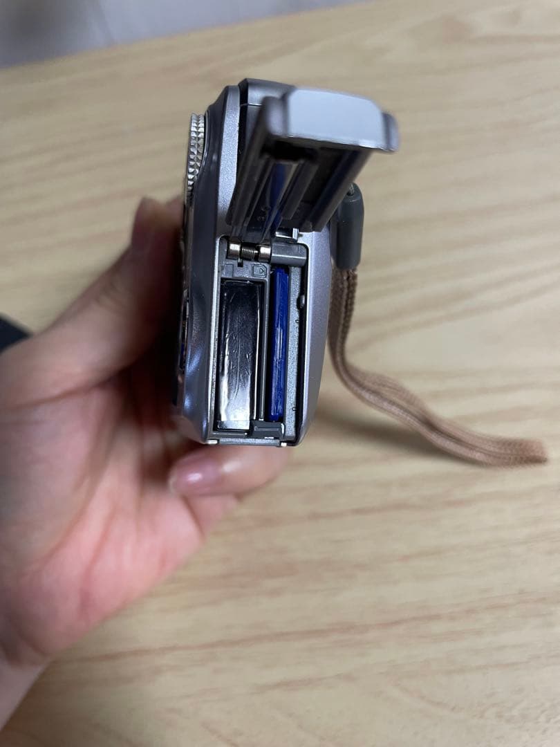 カシオデジタルカメラ　EXILIM Hi-ZOOM EX-V7