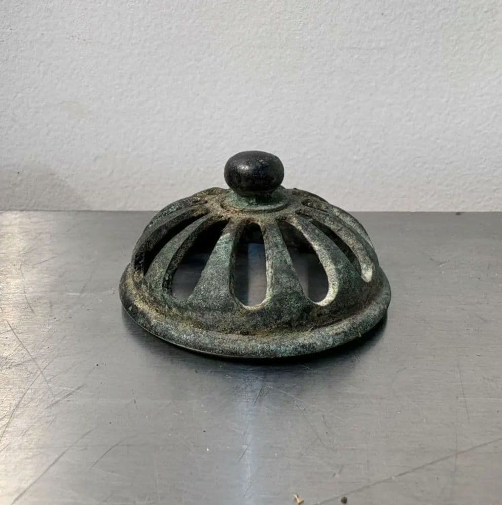 M●希少　高岡銅器　宝玉造　鋳銅　竹鳥紋　角香炉　銅製香合　香炉　香立て