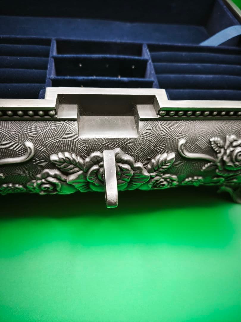 【重厚】アンティーク調 金属製ジュエリーボックス 2段