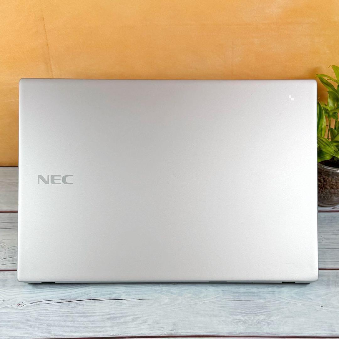大特価❣️第7世代Core i3☘️コンパクトノートPC☘️爆速SSD✨TYPE-C