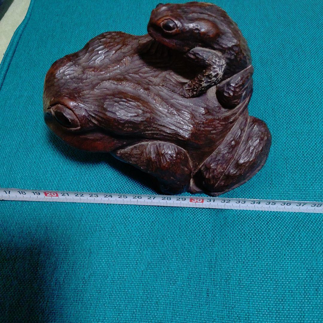 手掘りの親子カエルです。自宅の蔵出しですが時代物と思います。最終価格。