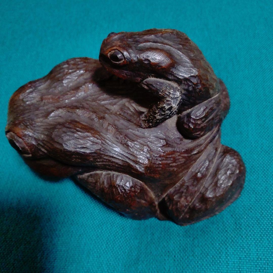 手掘りの親子カエルです。自宅の蔵出しですが時代物と思います。最終価格。