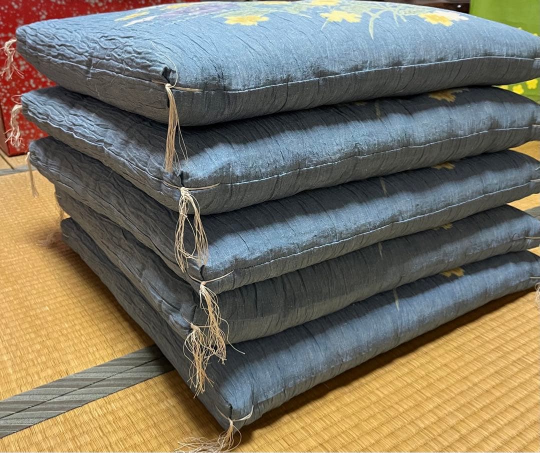 【新品未使用】高級綿入り座布団　夏用　５枚　森英恵デザイン　５５センチ