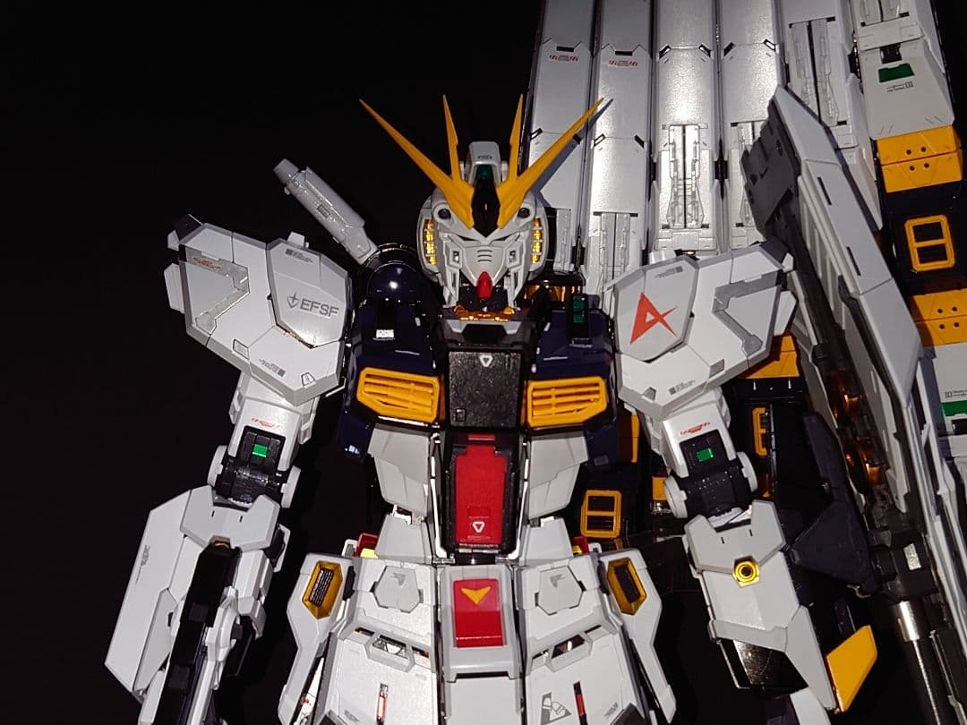 PG UNLEASHED 1/60 νガンダム　完成品