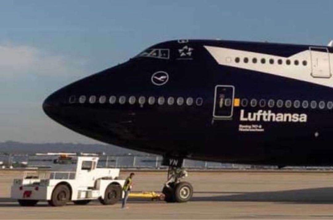 100周年塗装 Lufthansa B787 1/130 43cm 合金レジン