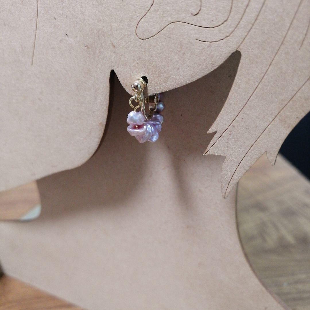 No.565　ラベンダーパープルケシパールのイヤリング／ピアス