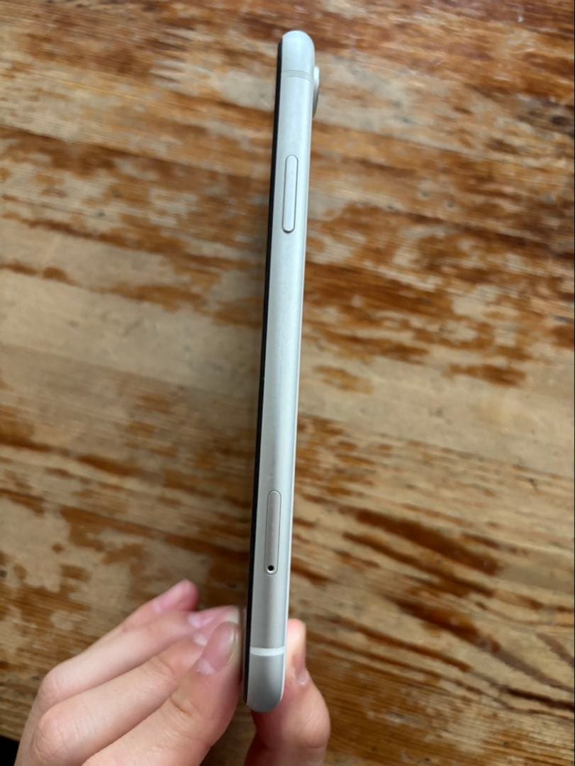 【美品】Apple iPhone XR ホワイト 本体