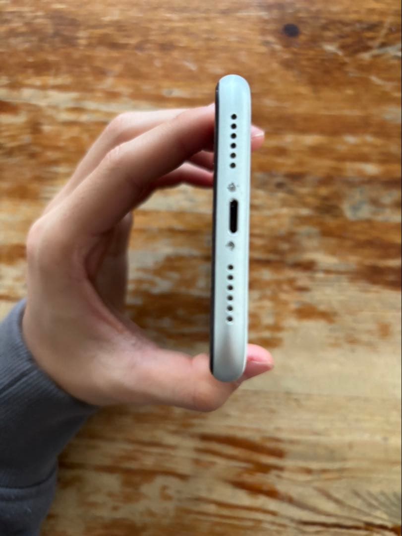 【美品】Apple iPhone XR ホワイト 本体