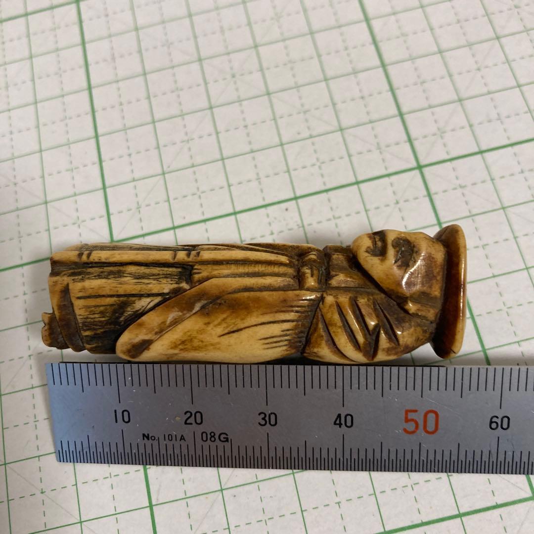 鹿骨製　老人彫刻　根付　提げ物　置物