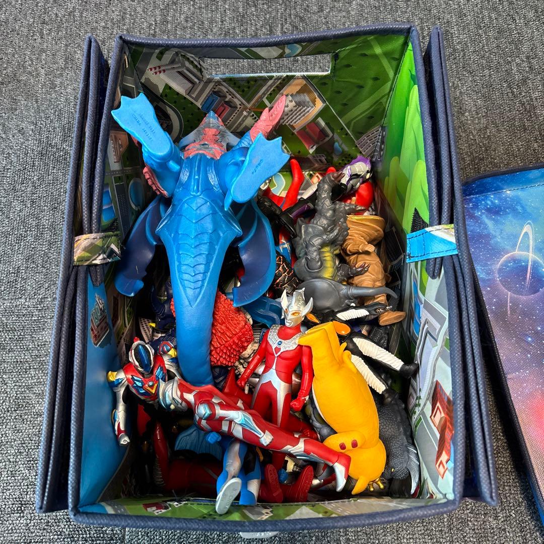 ウルトラマン　怪獣　ソフビセット 22体　収納BOX付き