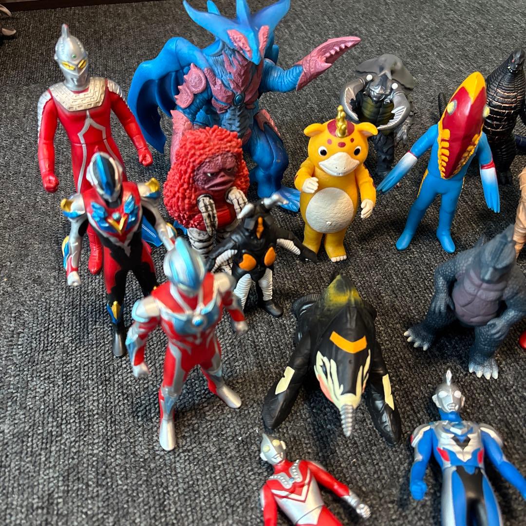ウルトラマン　怪獣　ソフビセット 22体　収納BOX付き