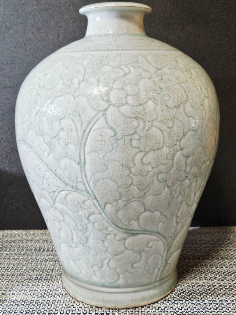 中国古美術　中国古陶磁器　青白磁　影青　彫唐花文様　瓶　罐　大壺　唐物　古渡り
