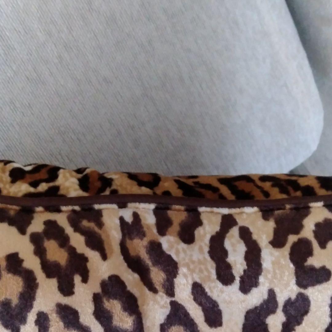 ヒョウ柄クッション　2つ　43㌢□　フェンディ　レディ　お好きな方に　秋冬先取り