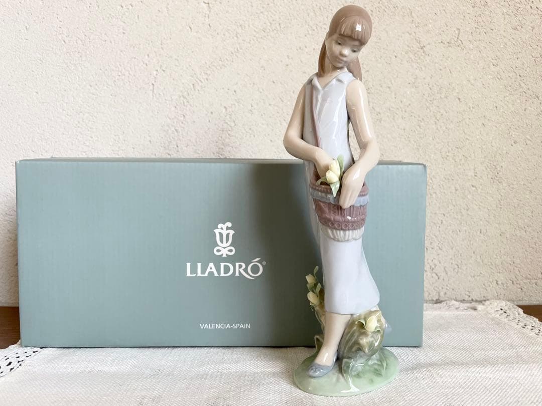 リヤドロ ヴィンテージ チューリップガーデン 少女 磁器人形 サイン 箱 陶磁器