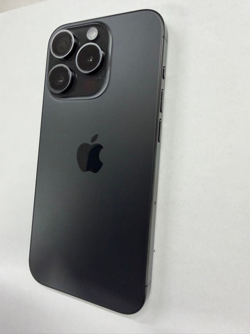 iPhone 15 Pro 512GB ブラックチタニウム　バッテリー100%