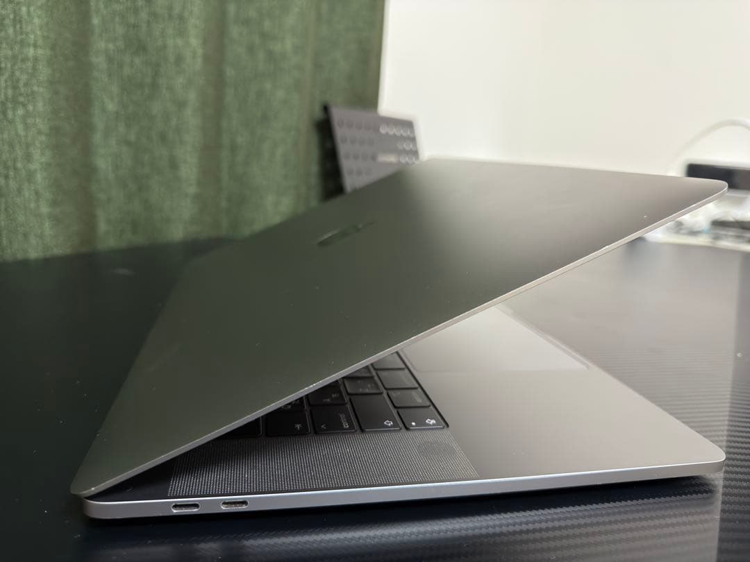 充放電回数123回！MacBook Pro 15.4 2019 256GB