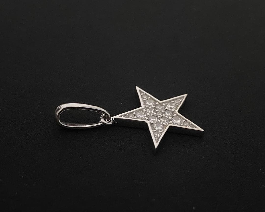 シルバー925刻印あり　手作り　スターデザイン　ダイヤ付き　ペンダントトップ