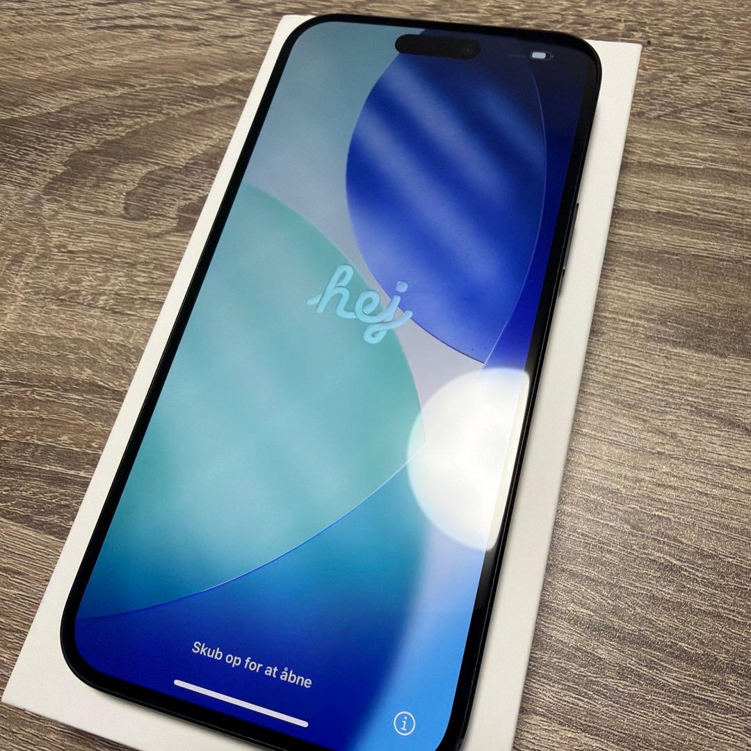iPhone 15 Plusブラック MagSafe対応ケース付き