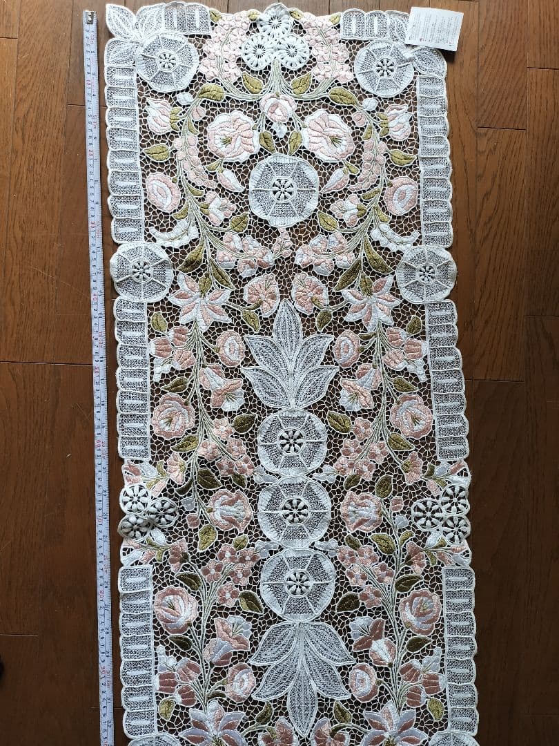 ハンガリーカロチャ刺繍テーブルセンター 約140cm x 48cm