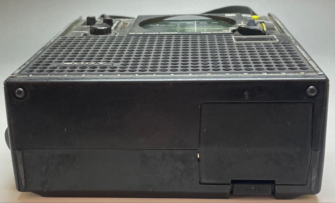 SONY ICF-5600 スカイセンサーFM/MW/SW 　ジャンク　b254