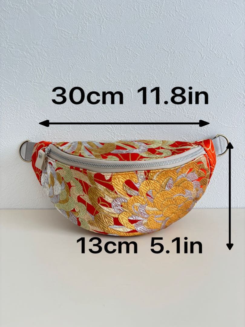 袋帯リメイクのボディバッグ 大輪菊の刺繍 オレンジ×金銀糸 和モダン 斜め掛け