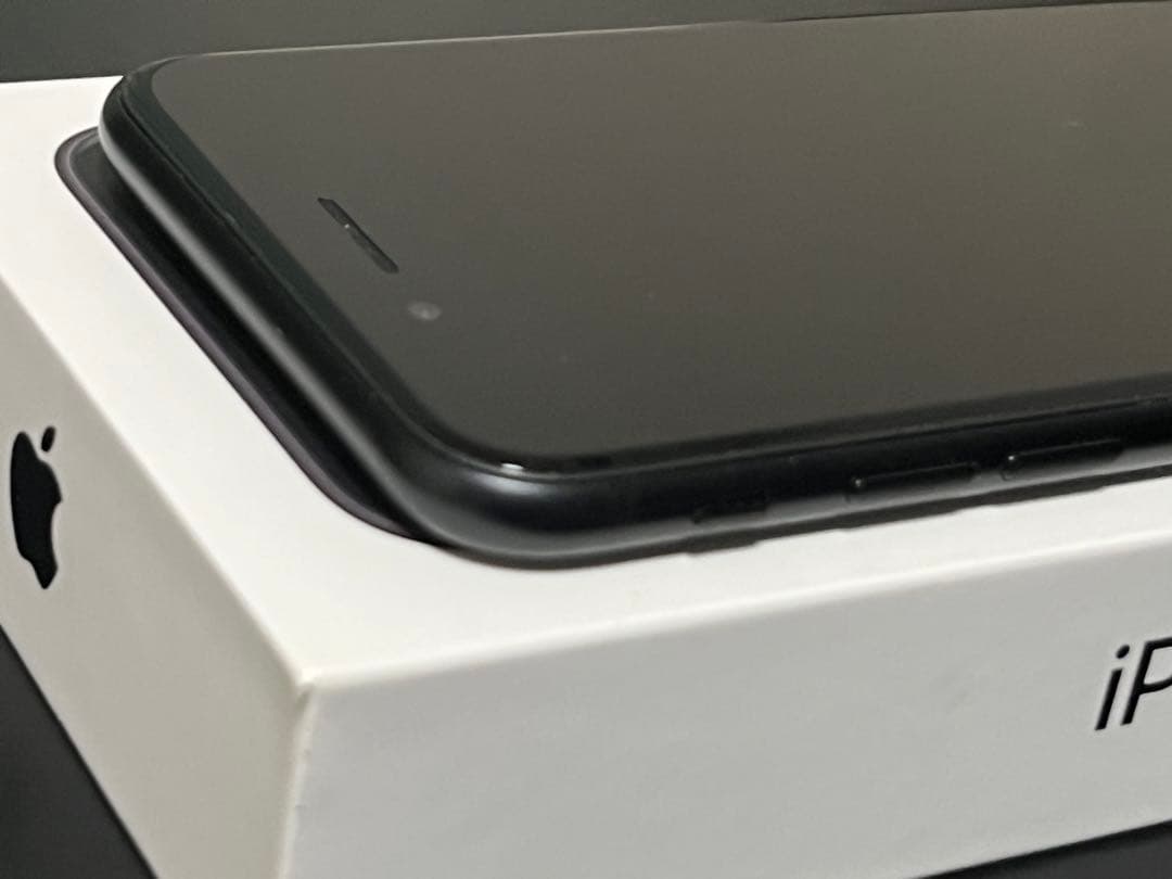 【美品】iPhone SE 第２世代 64GB ブラック バッテリー84%