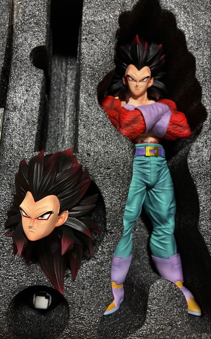 ドラゴンボール　スーパーサイヤ人4 孫悟空＆ベジータ　2体セット　新品未使用品。