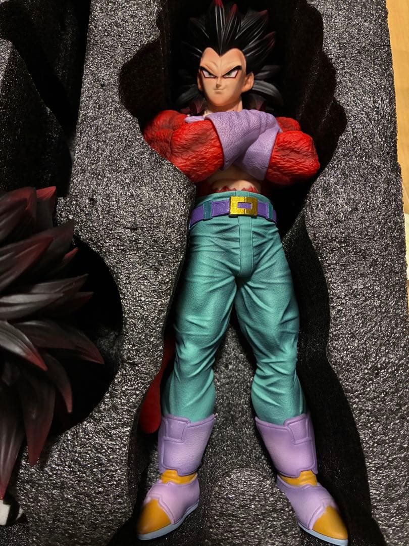 ドラゴンボール　スーパーサイヤ人4 孫悟空＆ベジータ　2体セット　新品未使用品。