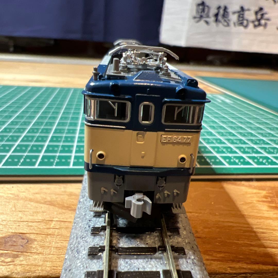 カトー、ラウンドハウス製EF64 77お召し機