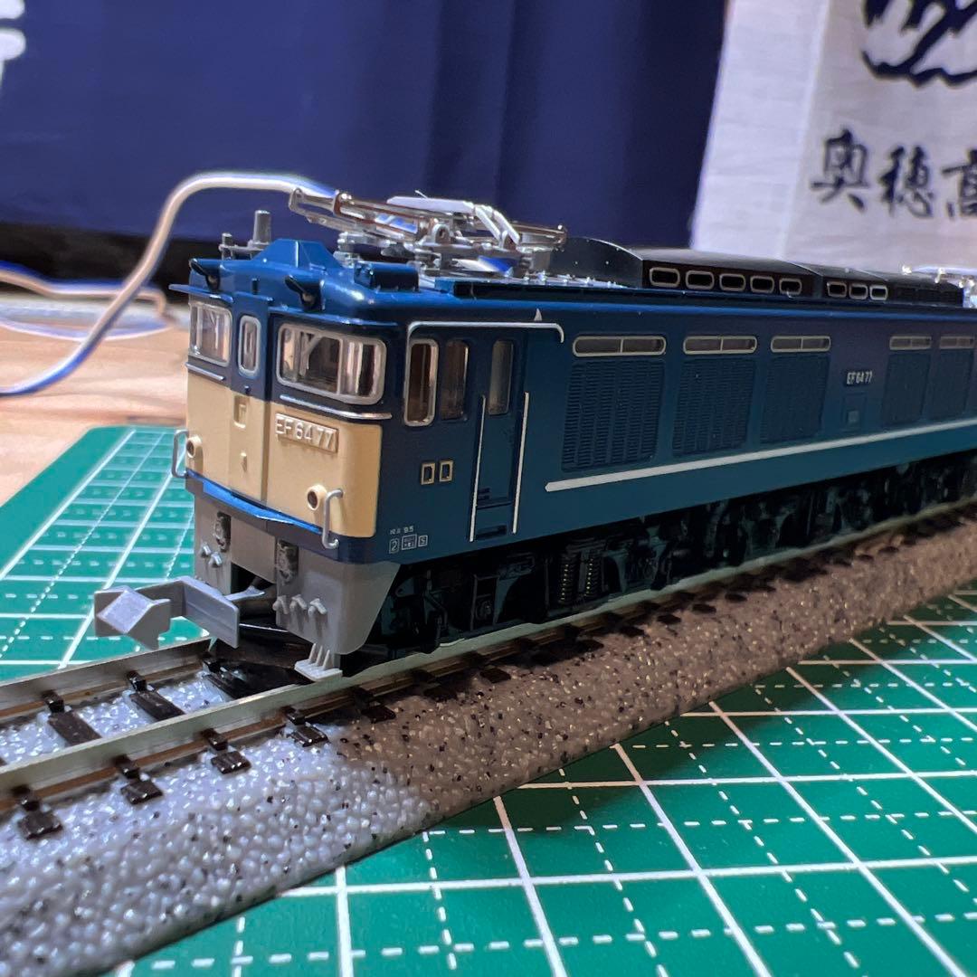 カトー、ラウンドハウス製EF64 77お召し機