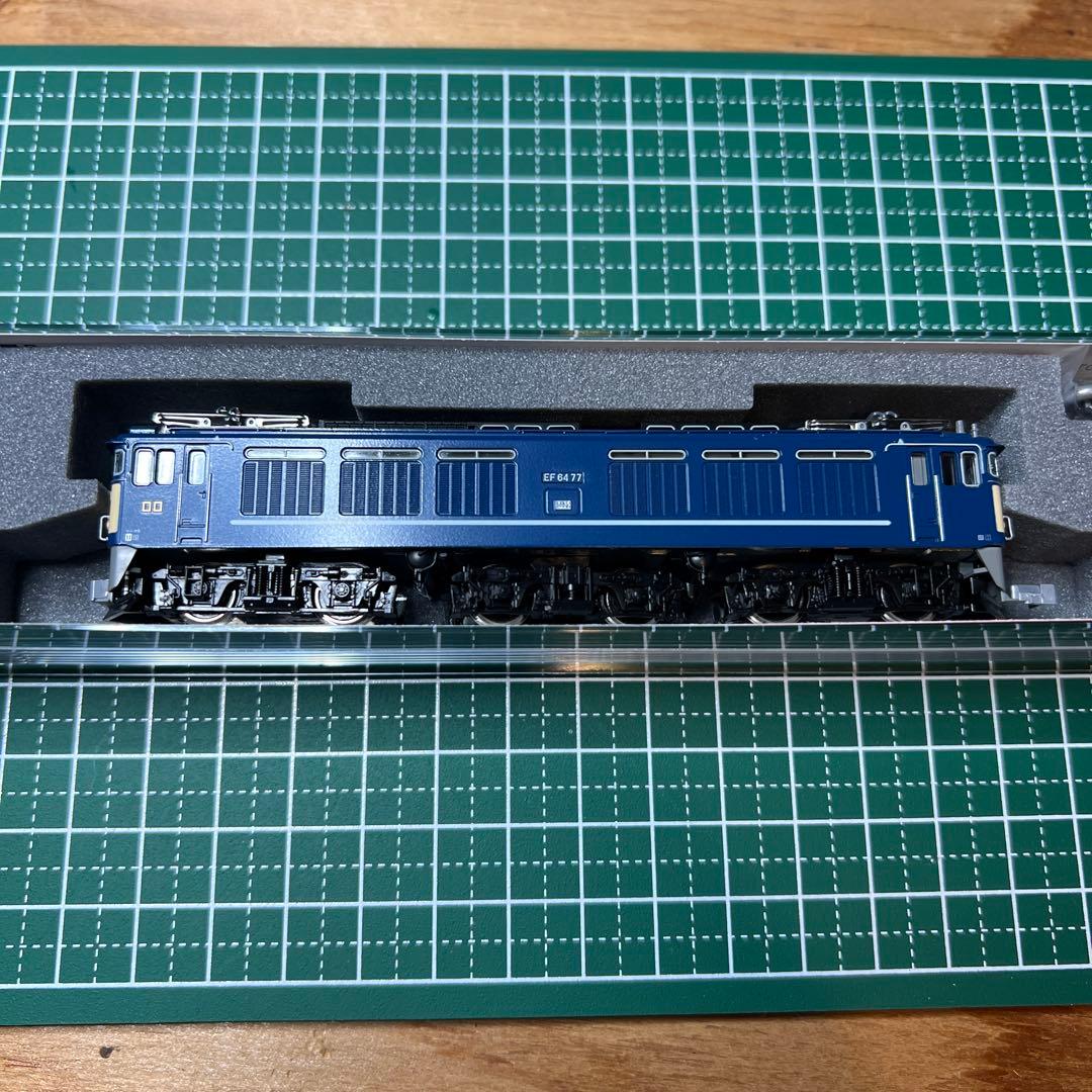 カトー、ラウンドハウス製EF64 77お召し機