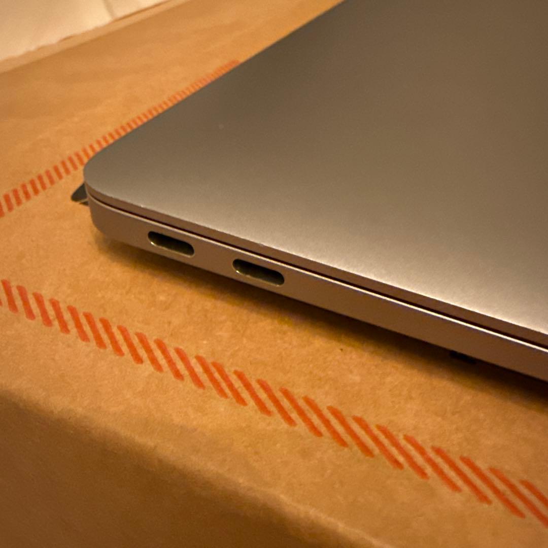 【美品】MacBook Air ＋10万円弱分ソフトFinalCutProなど
