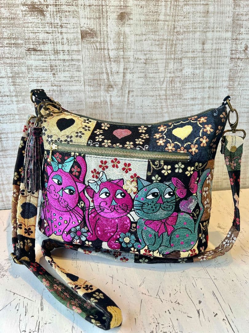 a*a様 ロラライハリス♡オランダゴブラン♡刺繍と本革の丸底ショルダーバッグ♡猫
