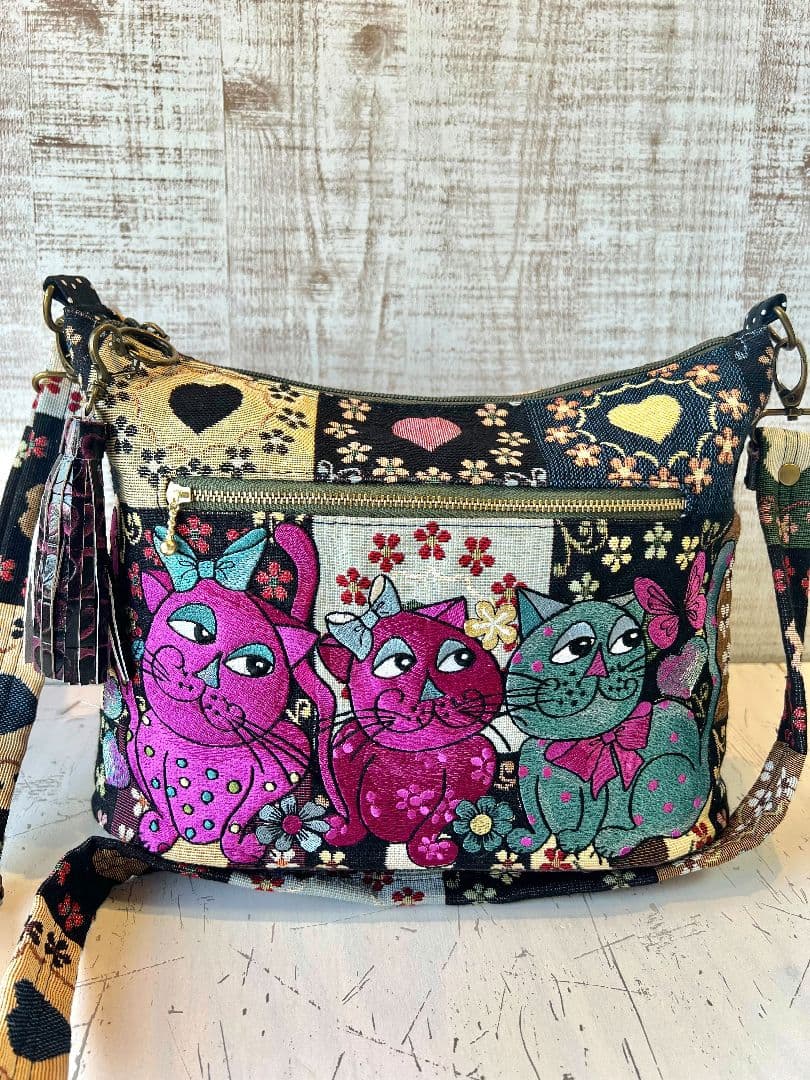a*a様 ロラライハリス♡オランダゴブラン♡刺繍と本革の丸底ショルダーバッグ♡猫