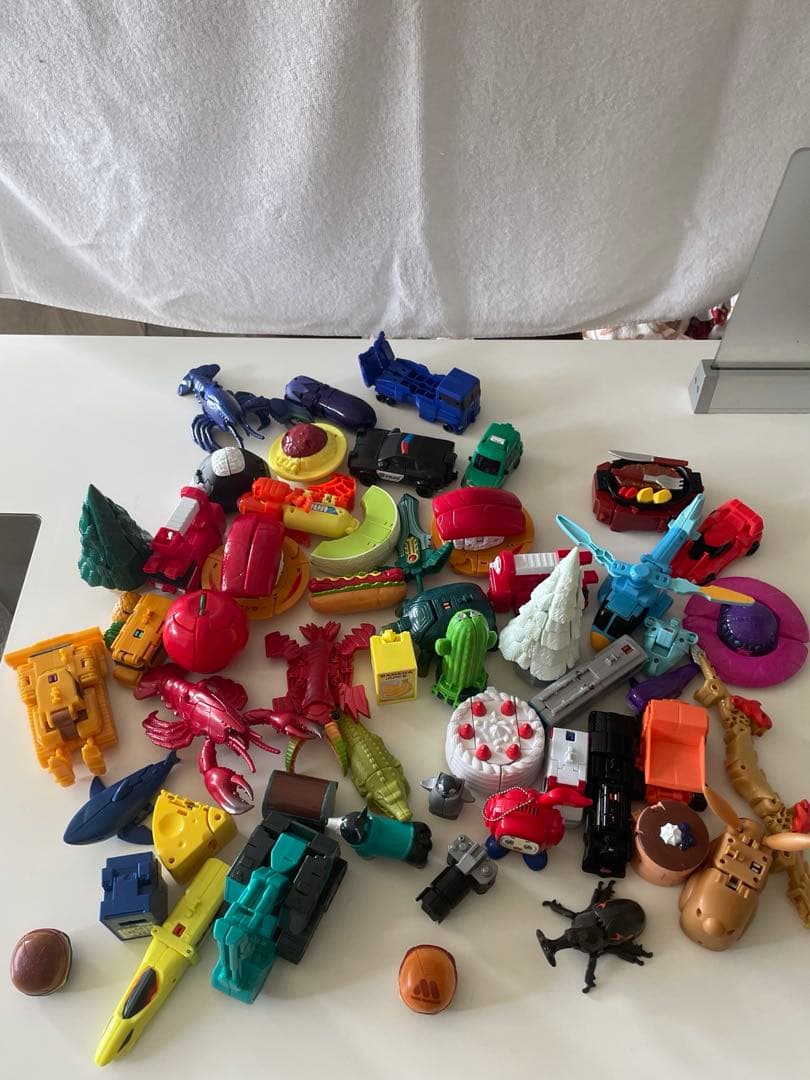 ユニトロボーン25体+ ウタゾー+モスバーガーおまけ