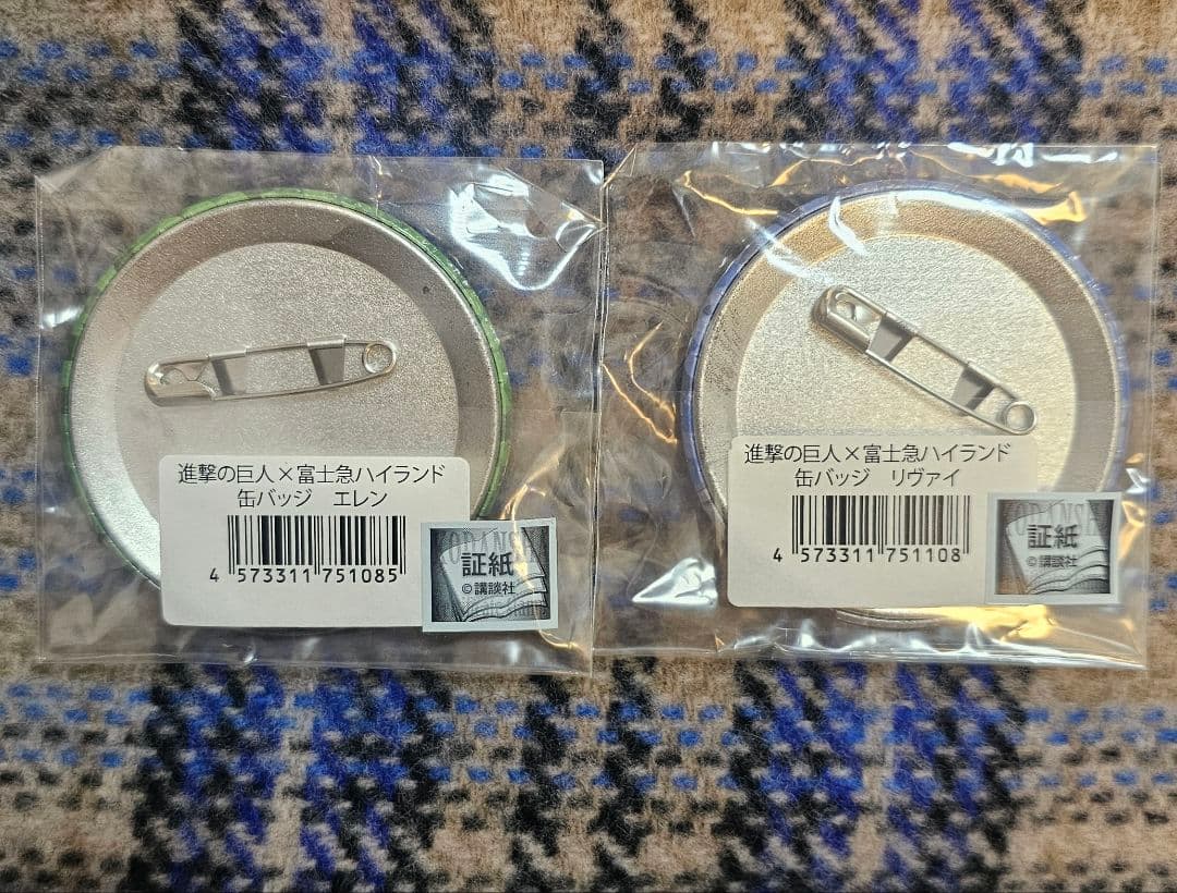 進撃の巨人×富士急ハイランド　コラボ限定　缶バッジ　リヴァイ　エレン