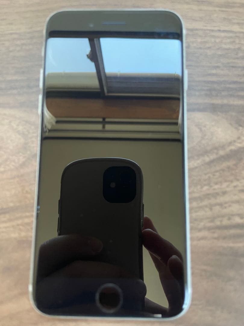 iPhone SE 第2世代 64GB ホワイトSIMフリー バッテリー82%