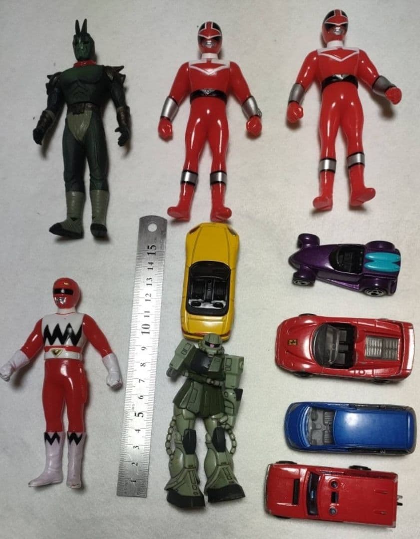 仮面ライダーシリーズ32体＋戦隊3体＋ミニカー5台、片腕の無いザク まとめ売り