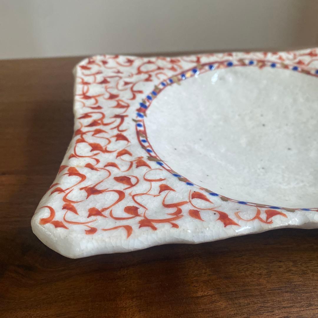 黒岩卓実　赤い模様の四角い皿