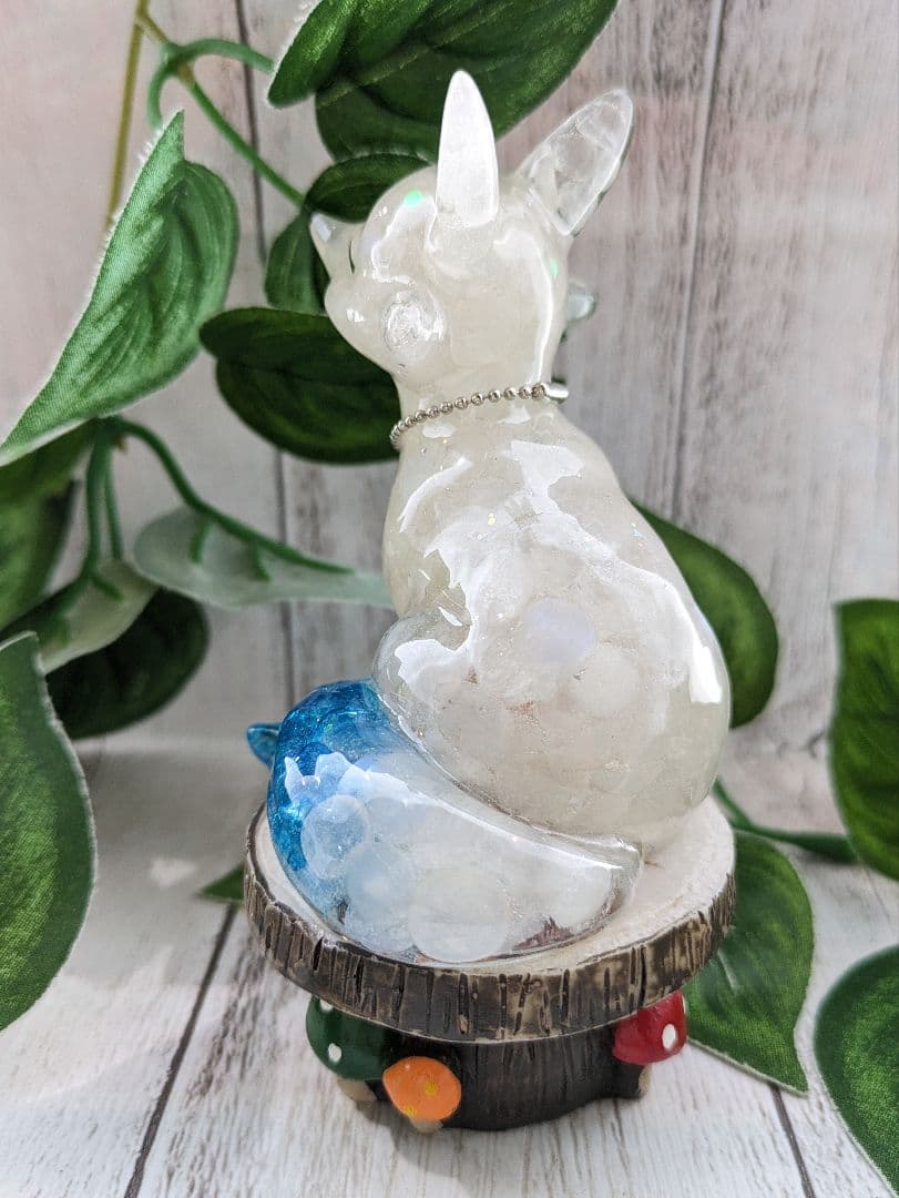 【(*´꒳`*)】ブルームーンストーンの白狐さん形オルゴナイト☆他１点