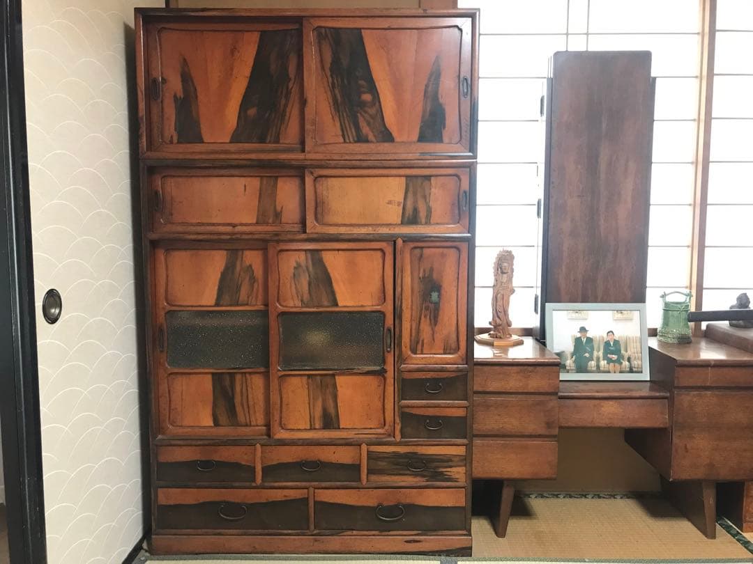 古い黒柿の茶ダンス、茶箪笥。