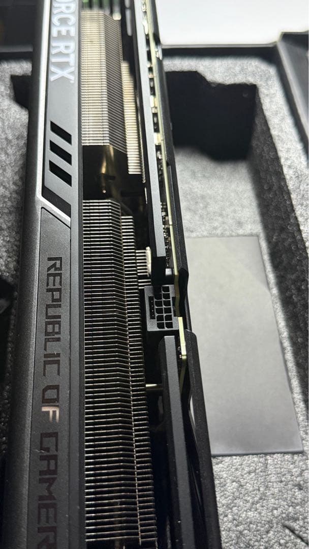 グラフィックボード・グラボ・ビデオカード ASUS ROG STRIX RTX4070ti