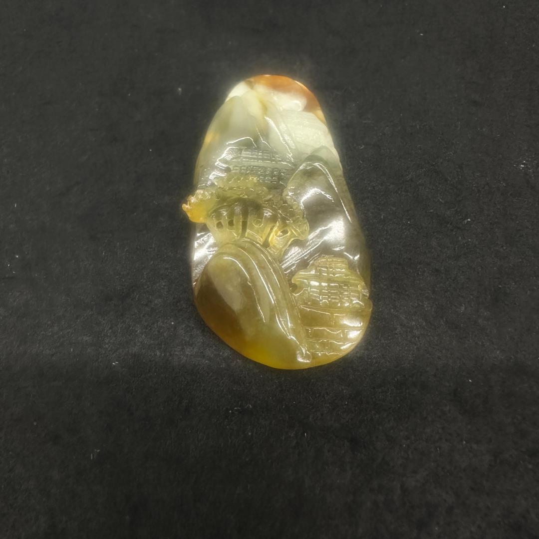 翡翠　 山水図案　細密彫　置物