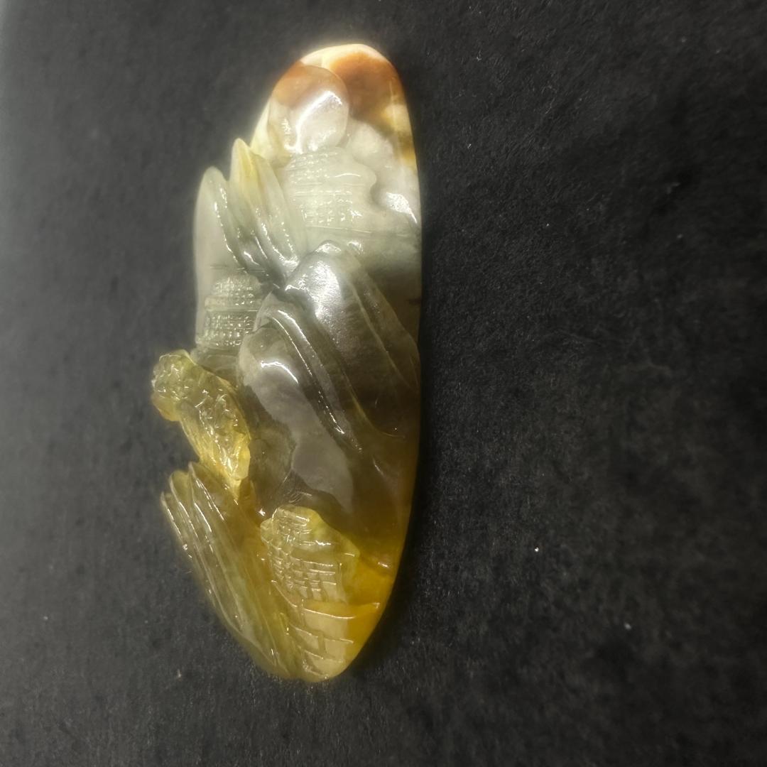 翡翠　 山水図案　細密彫　置物